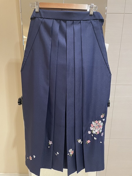 紺刺しゅう袴