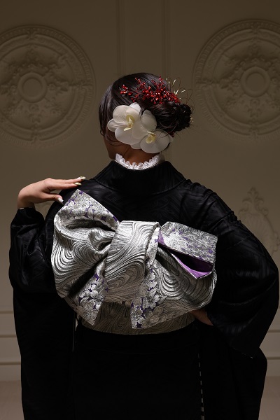 成人式前撮り　黒振袖帯
帯結び　髪飾り　生花